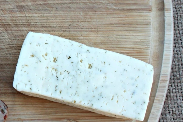 Domácí sýr typu Havarti