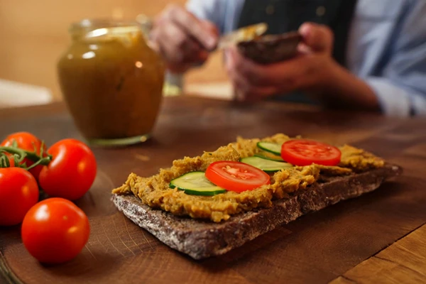 Vegetariánská paštika z čočky a dýně ze šunkovaru