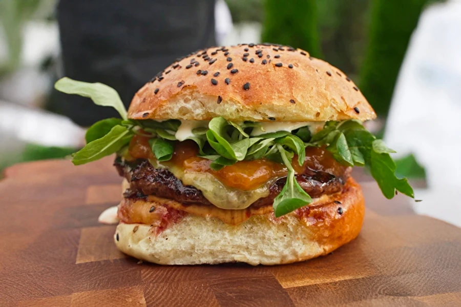 Browin Przepiśnik - Burger s broskvovým džemem – vyzkoušejte toto spojení