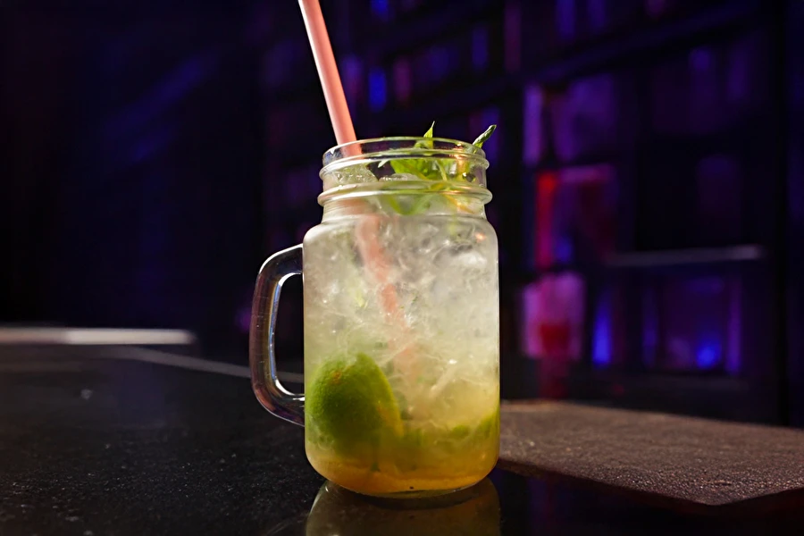 Browin Przepiśnik - Nojito - osvěžující, nealkoholický drink s limetkou a mátou
